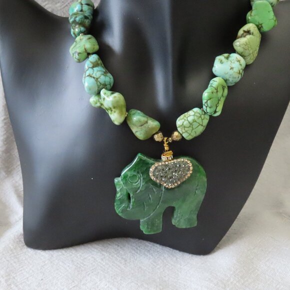 Jade necklace - Picture 1 of 3